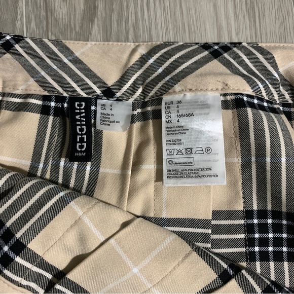 H&M Beige Pleated Plaid-Pattern Skirt - Picture 5 of 7